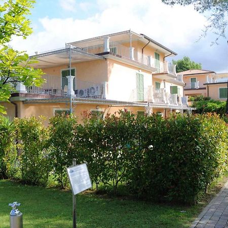 Apartment In Marina Di Massa - Toskana 24103 Εξωτερικό φωτογραφία