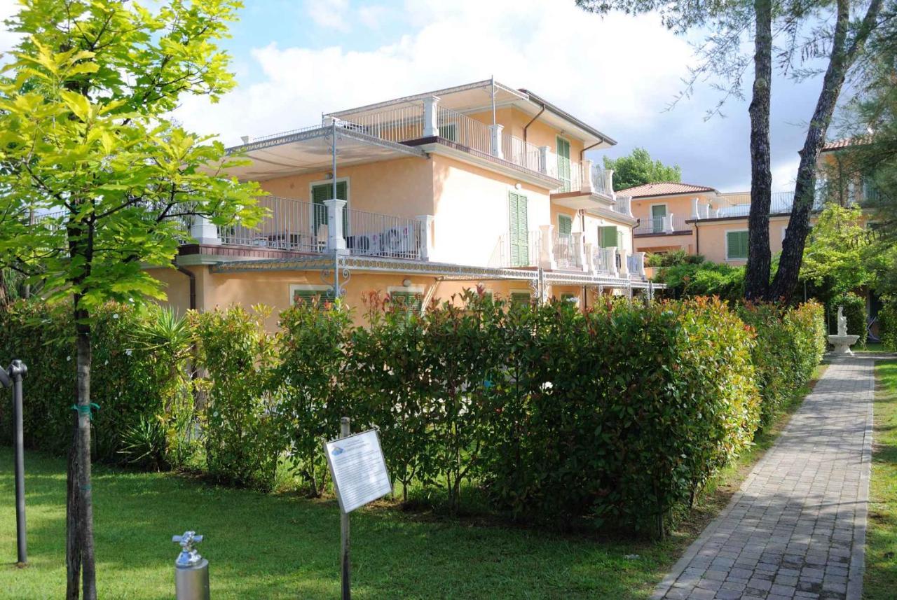 Apartment In Marina Di Massa - Toskana 24103 Εξωτερικό φωτογραφία