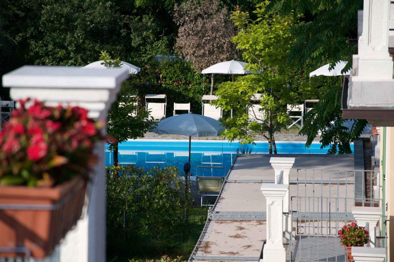 Apartment In Marina Di Massa - Toskana 24103 Εξωτερικό φωτογραφία